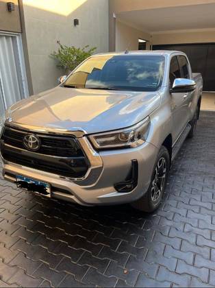 TOYOTA HILUX 2.8 D-4D TURBO DIESEL CD SRX 4X4 AUTOMÁTICO TOYOTA HILUX 2.8 D-4D TURBO DIESEL CD SRX 4X4 AUTOMÁTICO